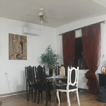 Tina Daire Tekija  Dış mekan fotoğraf